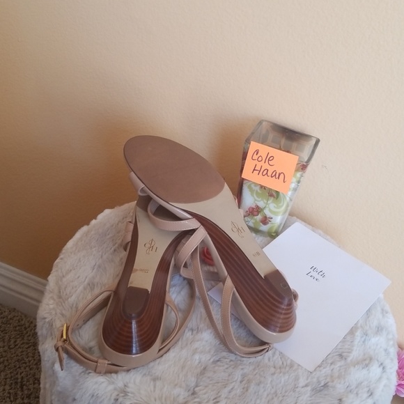 Cole Haan, Tan Sandles Heels, sz 8 1/2 B - Picture 5 of 7